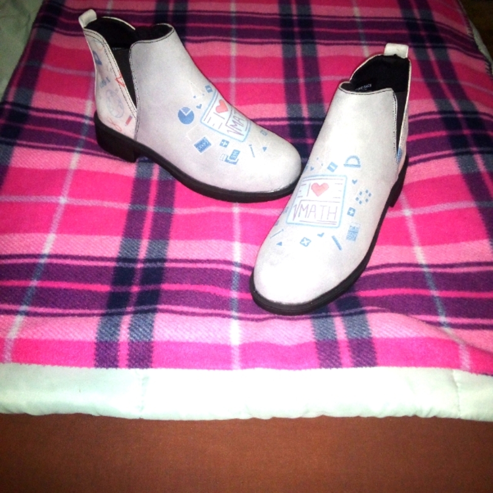 Groove Bags Custom Kicks Suede Booties•Womens Size 4.5